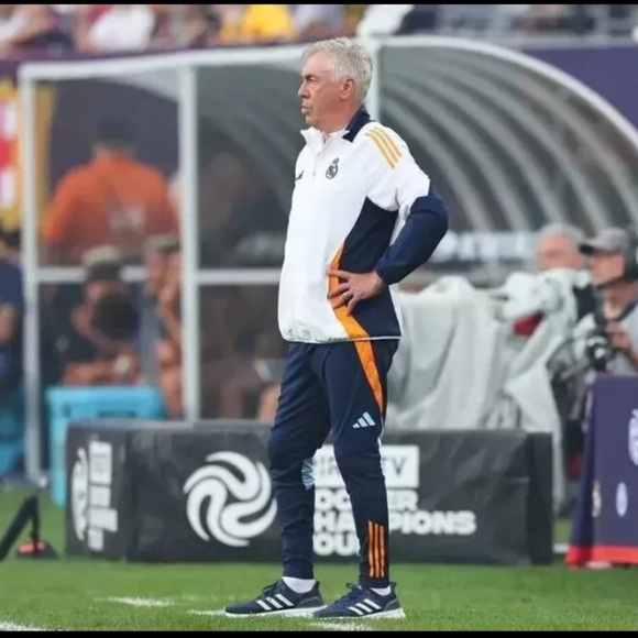 ⚽ L REAL MADRID TRAINING PANTS - Picture 11 of 11